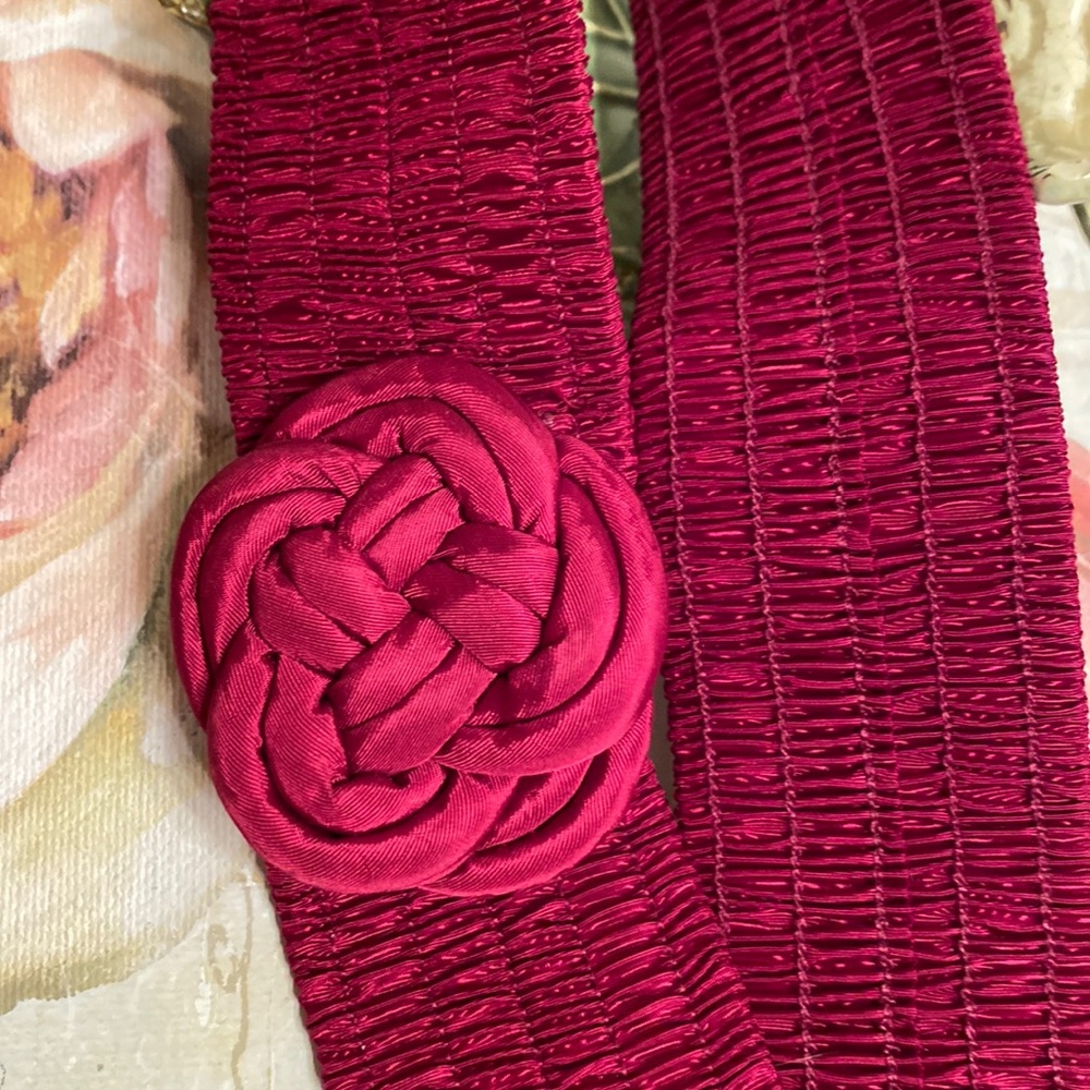 Women's Elastic Waist Belt with Rose Knot Accent - Fuchsia